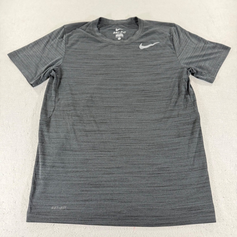 Nike Dri-FIT Training Shirt Mens Medium Gray Heather Athletic Tee
